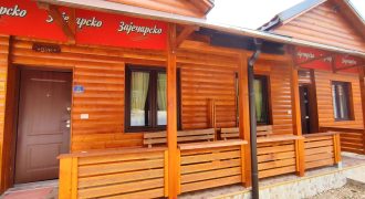 🌿☀️ NA PRODAJU – DVA TURISTIČKA APARTMANA – NA STAROJ PLANINI na krovu Srbije, apartmansko naselje Crni Vrh opština Knjaževac
