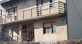 🏡 NA PRODAJU – VELIKA PORODIČNA STAMBENA ZGRADA – KUĆA SA GARAŽOM  316 m² i gradsko građevinsko zemljište 268 m², u naselju Vlačić u Zaječaru! 🌟