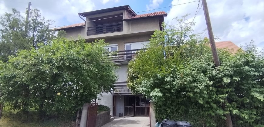 🏡 NA PRODAJU – PORODIČNA STAMBENA ZGRADA – KUĆA SA GARAŽOM 292 m² i dvorište – 409/321 m², u naselju Oskoruša u Zaječaru! 🌟