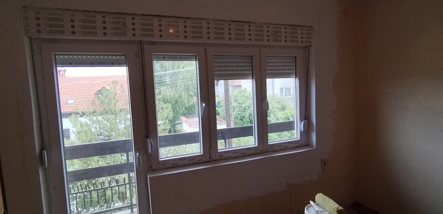 🏡 NA PRODAJU – PORODIČNA STAMBENA ZGRADA – KUĆA SA GARAŽOM 292 m² i dvorište – 409/321 m², u naselju Oskoruša u Zaječaru! 🌟