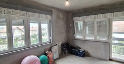 🏡 NA PRODAJU – PORODIČNA STAMBENA ZGRADA – KUĆA SA GARAŽOM 292 m² i dvorište – 409/321 m², u naselju Oskoruša u Zaječaru! 🌟