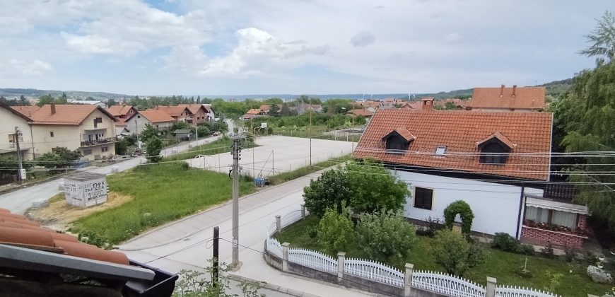 🏡 NA PRODAJU – PORODIČNA STAMBENA ZGRADA – KUĆA SA GARAŽOM 292 m² i dvorište – 409/321 m², u naselju Oskoruša u Zaječaru! 🌟