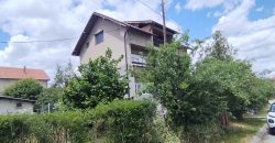 🏡 NA PRODAJU – PORODIČNA STAMBENA ZGRADA – KUĆA SA GARAŽOM 292 m² i dvorište – 409/321 m², u naselju Oskoruša u Zaječaru! 🌟
