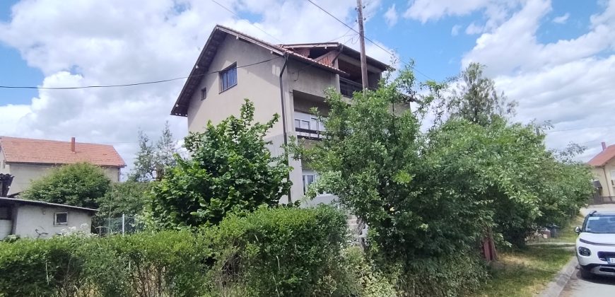 🏡 NA PRODAJU – PORODIČNA STAMBENA ZGRADA – KUĆA SA GARAŽOM 292 m² i dvorište – 409/321 m², u naselju Oskoruša u Zaječaru! 🌟