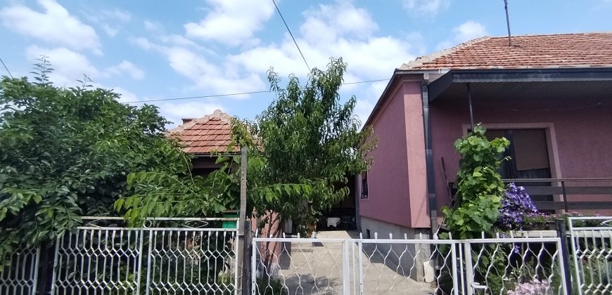 🏡✨ EKSKLUZIVNA PONUDA – PORODIČNA PRIZEMNA KUĆA SA POMOĆNIM STAMBENIM OBJEKTOM I GARAŽOM U NASELJU KOTLUJEVAC, ZAJEČAR ✨🏡