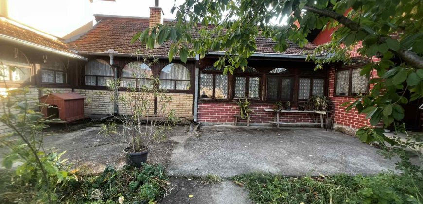 🏡 RETKOST NA TRŽIŠTU – IMANJE KAKVO SE KUPUJE JEDNOM U ŽIVOTU! – TRI KUĆE • GARAŽA • POMOĆNI OBJEKTI • VOĆNJAK • GRAĐEVINSKO I POLJOPRIVREDNO ZEMLJIŠTE