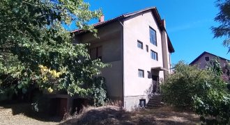 🏠 TOP PONUDA – JEDINSTVENA PORODIČNA KUĆA SA TRI ZASEBNE STAMBENE JEDINICE I VELIKIM PLACEM – NASELJE VLAČIĆ U ZAJEČARU ! 🏠