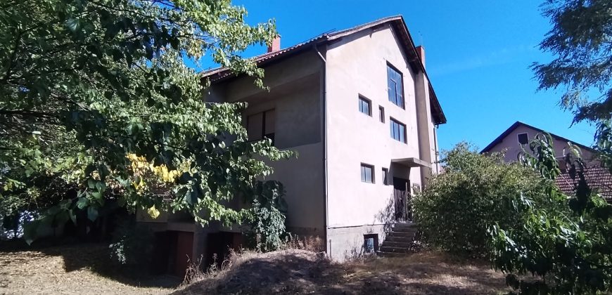 🏠 TOP PONUDA – JEDINSTVENA PORODIČNA KUĆA SA TRI ZASEBNE STAMBENE JEDINICE I VELIKIM PLACEM – NASELJE VLAČIĆ U ZAJEČARU ! 🏠