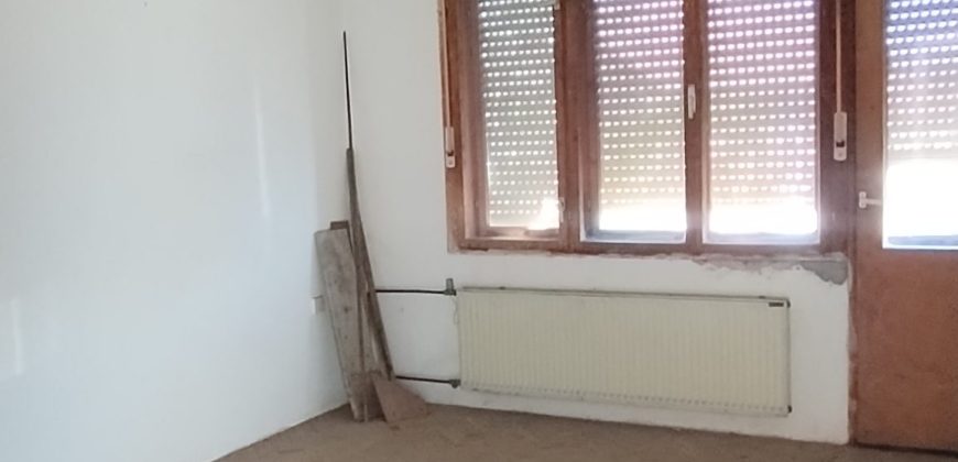 🏠 TOP PONUDA – JEDINSTVENA PORODIČNA KUĆA SA TRI ZASEBNE STAMBENE JEDINICE I VELIKIM PLACEM – NASELJE VLAČIĆ U ZAJEČARU ! 🏠