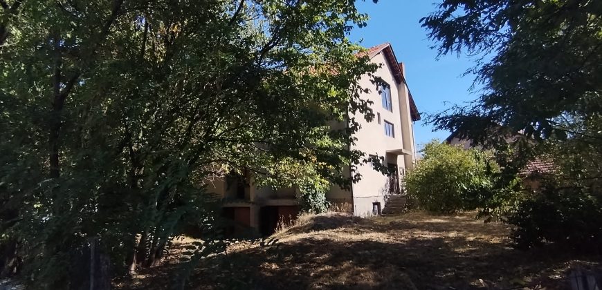 🏠 TOP PONUDA – JEDINSTVENA PORODIČNA KUĆA SA TRI ZASEBNE STAMBENE JEDINICE I VELIKIM PLACEM – NASELJE VLAČIĆ U ZAJEČARU ! 🏠