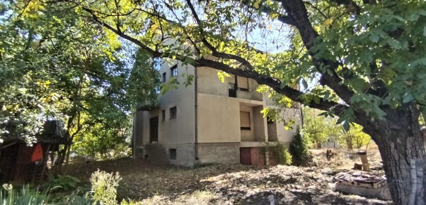 🏠 TOP PONUDA – JEDINSTVENA PORODIČNA KUĆA SA TRI ZASEBNE STAMBENE JEDINICE I VELIKIM PLACEM – NASELJE VLAČIĆ U ZAJEČARU ! 🏠