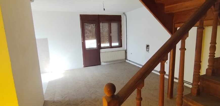 🏠 TOP PONUDA – JEDINSTVENA PORODIČNA KUĆA SA TRI ZASEBNE STAMBENE JEDINICE I VELIKIM PLACEM – NASELJE VLAČIĆ U ZAJEČARU ! 🏠